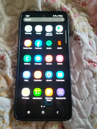 Samsung Galaxy A51 con funda