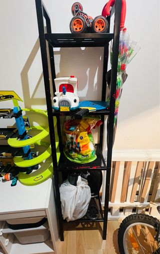 Estantería metálica negra