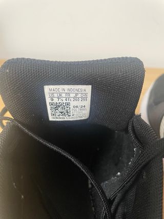 Zapatillas Adidas Negras y Blancas