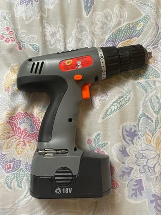 Taladro Inalámbrico 18V con Maletín