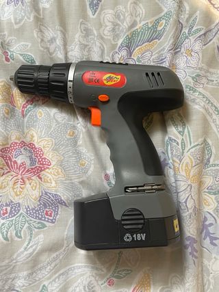 Taladro Inalámbrico 18V con Maletín