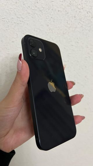 iPhone 12 64GB + Cargador + 8 Fundas