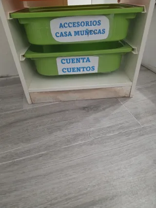 Estantería Trofast Ikea con cubos