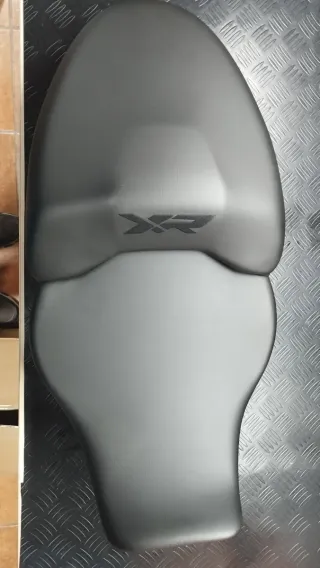 Asiento BMW S1000XR K69 bajo. Completamente nuevo.