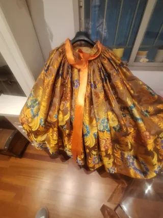 Traje de Fallera con 2 Corpiños.Talla 36/38