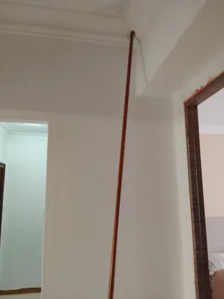 Palo de cortina de madera