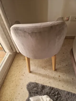 Sillón tapizado gris