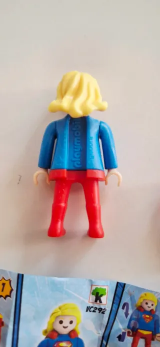 Sorpresa Kinder Playmobil Supergirl DC 2025