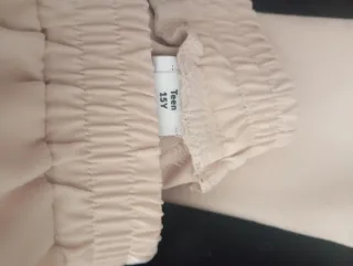 Conjunto Sudadera y Pantalón Beige/Negro