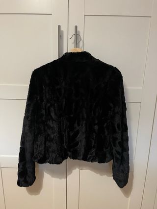 Chaqueta pelo negra