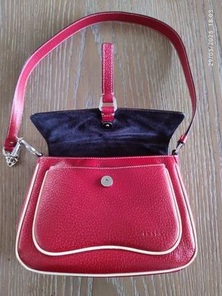 Borsetta Prada rossa a spalla