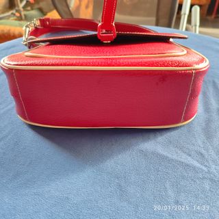 Borsetta Prada rossa a spalla