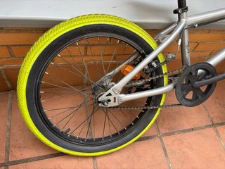 Bicicleta BMX 20 plateada