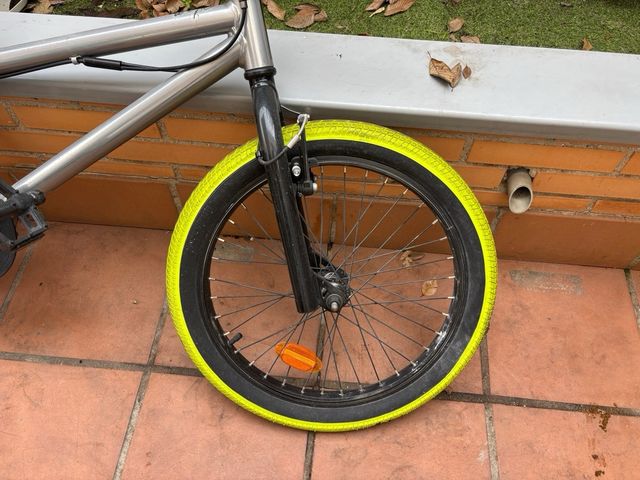 Bicicleta BMX 20 plateada