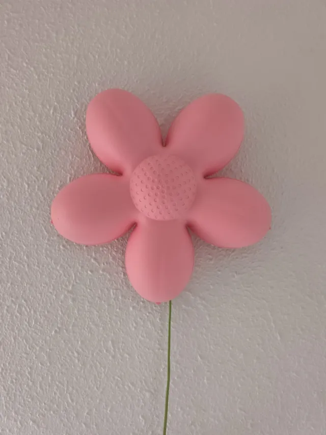 Lámpara flor rosa IKEA