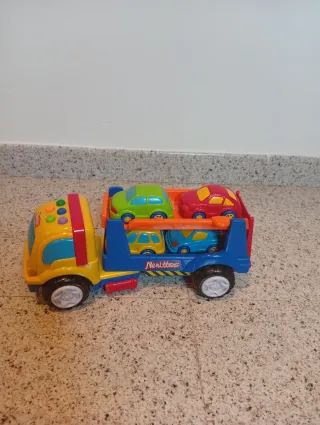 Camión y coches de juguete