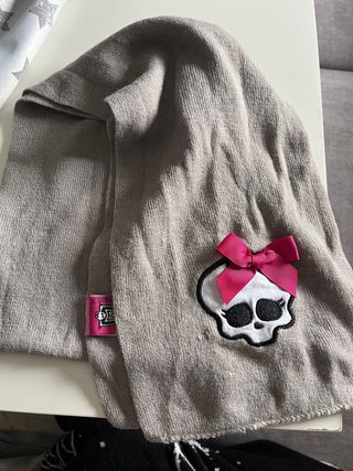 Bufanda niña gris con calavera y lazo rosa