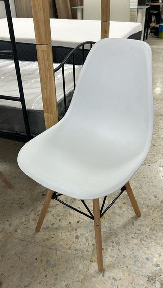 Mesa comedor y 4 sillas ¡PÁGALO EN CASA!