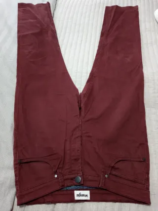 Vaqueros Wrangler burdeos