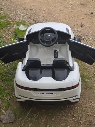 Coche eléctrico infantil blanco