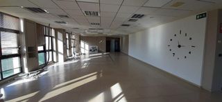 Oficina en alquiler en Os Mallos - San Cristóbal en Coruña (A)