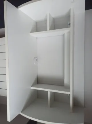 Escritorio blanco y madera