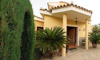 Chalet en venta en La Granja-La Colina-Los Pastores en Algeciras