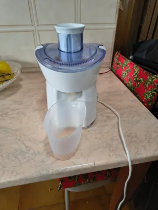 Estrattore succo bianco e blu