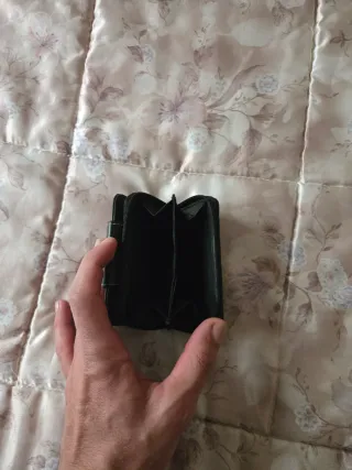 Monedero Llavero Negro y Dorado