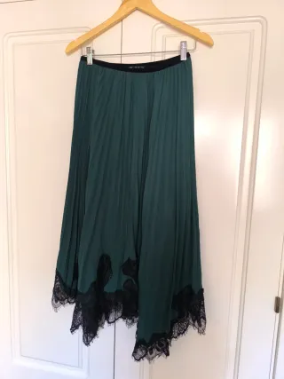 Falda Zara verde con encaje negro