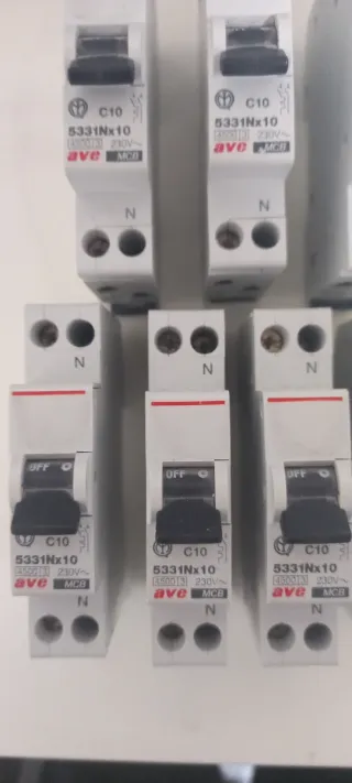 7 Interruttori magnetotermici AVE C10