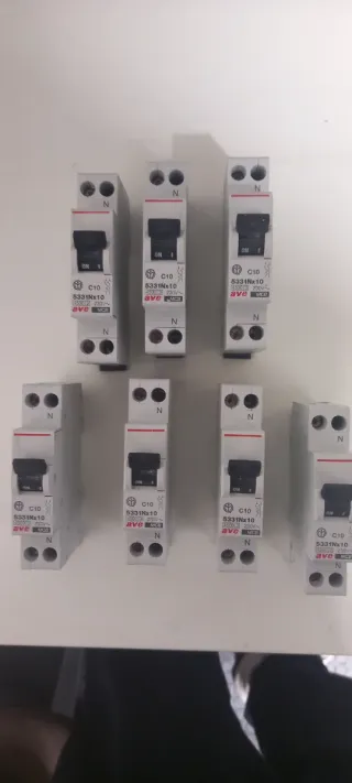 7 Interruttori magnetotermici AVE C10