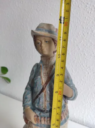 Figura porcelana cazador con perro