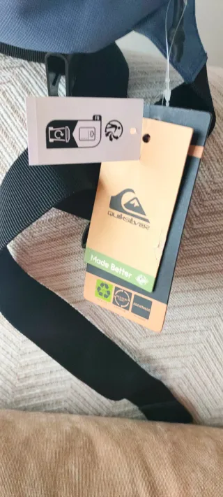 Riñonera Quiksilver con etiqueta