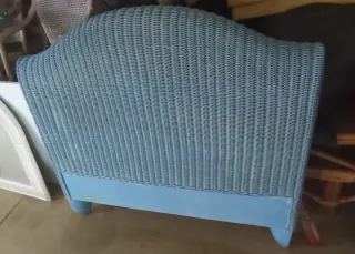 2 cabeceros de cama y mesita de noche