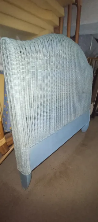 2 cabeceros de cama y mesita de noche