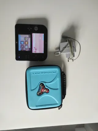 Nintendo 2DS Negra + Funda Mario Kart