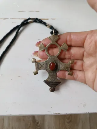 Colgante Cruz Tuareg con Piedra Roja