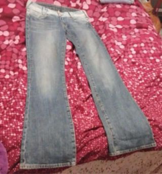 Pantalón vaquero flare azul