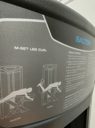 Máquina de gimnasio SALTER flexión piernas tumbado