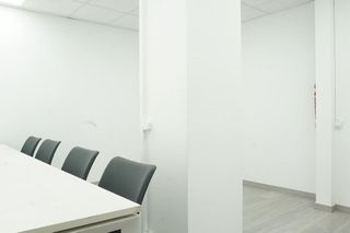 Oficina en venta en Porta en Barcelona