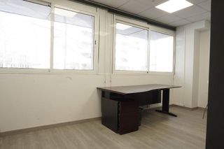 Oficina en venta en Porta en Barcelona