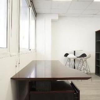 Oficina en venta en Porta en Barcelona