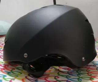 Casco y protecciones bici/patinete