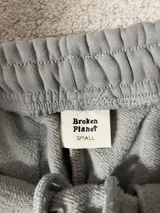 Pantalones anchos Broken Planet grises