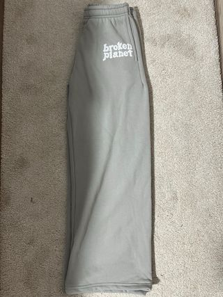 Pantalones anchos Broken Planet grises