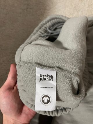 Pantalones anchos Broken Planet grises