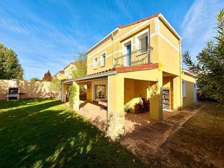 Chalet en venta en Cabanillas del Campo