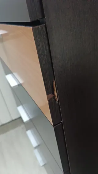 Cómoda de 7 cajones marrón y madera