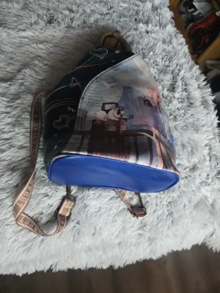 Bolso azul y blanco con estampado , mochila